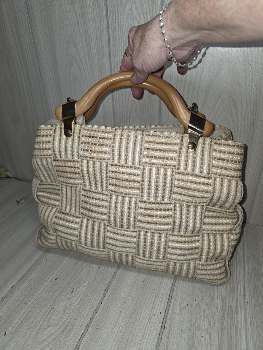 Vtg Woven Seatbelt Shoulder Bag With Lucite Handles Made In Italy Cream Brown